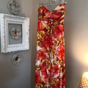 Beautiful flora dress. Size small.
